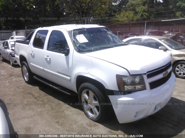 3GNEC120X7G130946 - 2007 CHEVROLET AVALANCHE C1500 WHITE photo 1