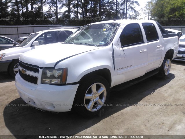 3GNEC120X7G130946 - 2007 CHEVROLET AVALANCHE C1500 WHITE photo 2