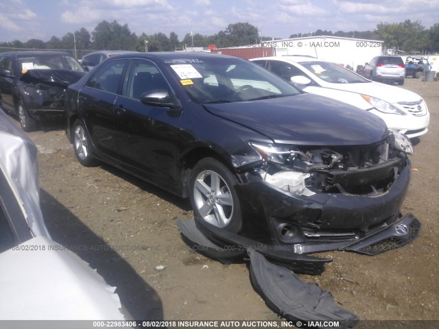 4T1BF1FK2EU420537 - 2014 TOYOTA CAMRY L/SE/LE/XLE 灰色 照片 1