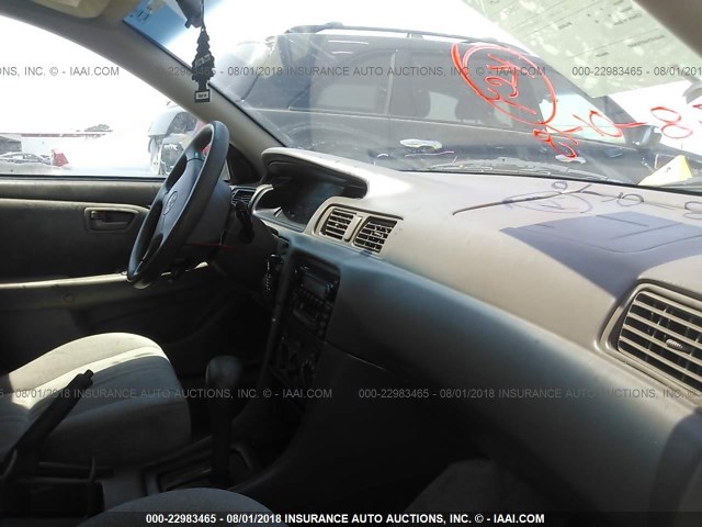 4T1BG22K2YU623313 - 2000 TOYOTA CAMRY CE/LE/XLE 灰色 照片 5