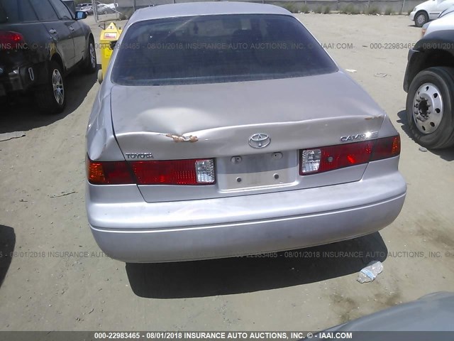 4T1BG22K2YU623313 - 2000 TOYOTA CAMRY CE/LE/XLE 灰色 照片 6