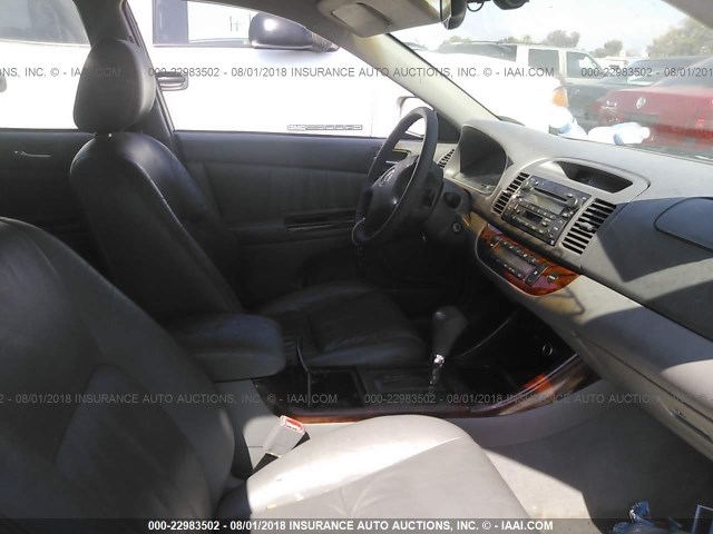 4T1BF30K62U537618 - 2002 TOYOTA CAMRY LE/XLE/SE 银色 照片 5