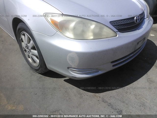 4T1BF30K62U537618 - 2002 TOYOTA CAMRY LE/XLE/SE 银色 照片 6