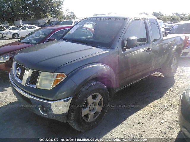 1N6AD06U48C421522 - 2008 NISSAN FRONTIER KING CAB LE/SE/OFF ROAD GRAY photo 2