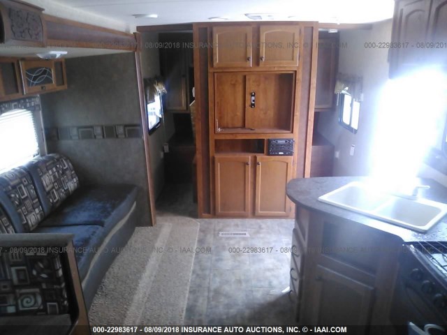 5SFEB3028DE248652 - 2013 HEARTLAND TRAIL RUNN  თეთრი ფოტო 5