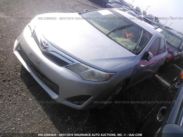 4T1BF1FK7DU656406 - 2013 TOYOTA CAMRY L/SE/LE/XLE ვერცხლისფერი ფოტო 2