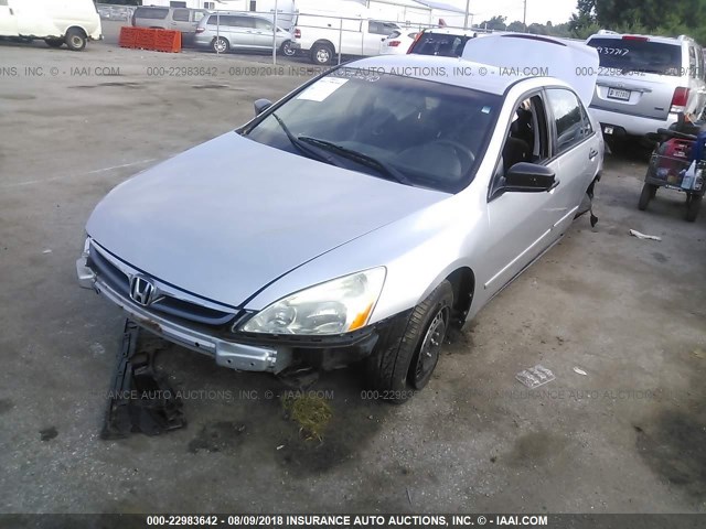 1HGCM56106A001555 - 2006 HONDA ACCORD VALUE SILVER photo 2