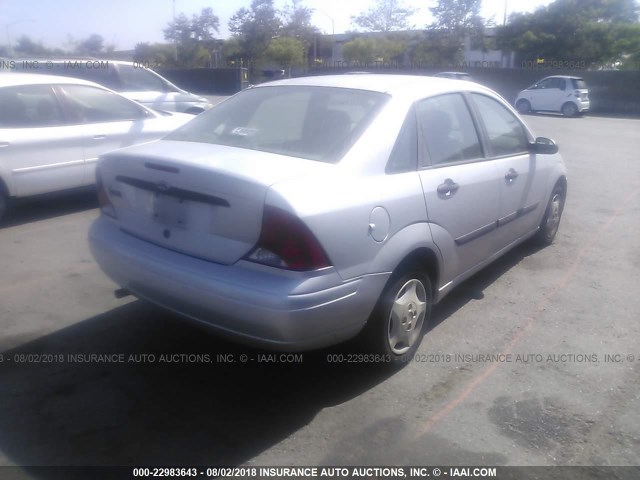 1FAFP33PX2W295579 - 2002 FORD FOCUS LX SILVER photo 4