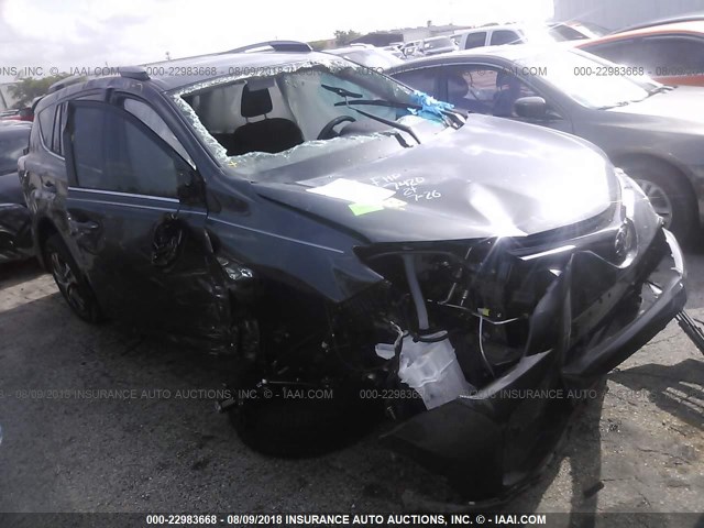 2T3ZFREVXJW477420 - 2018 TOYOTA RAV4 LE GRAY photo 1