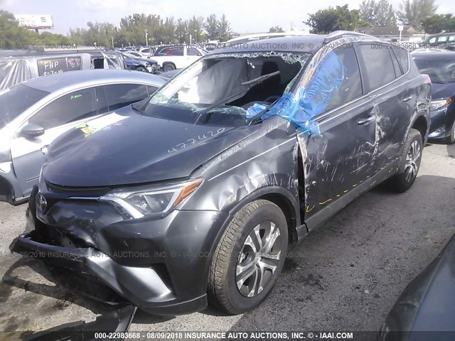 2T3ZFREVXJW477420 - 2018 TOYOTA RAV4 LE GRAY photo 2