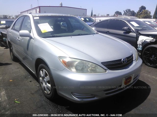 JTDBE32K320111073 - 2002 TOYOTA CAMRY LE/XLE/SE Gümüş foto 1