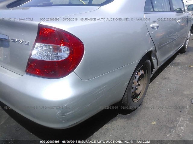 JTDBE32K320111073 - 2002 TOYOTA CAMRY LE/XLE/SE Gümüş foto 6