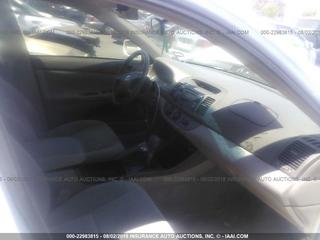 4T1BE32K63U120730 - 2003 TOYOTA CAMRY LE/XLE/SE 白色 照片 5