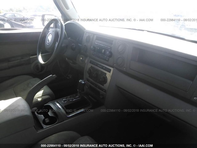1J8HG48K96C104501 - 2006 JEEP COMMANDER GRAY photo 5
