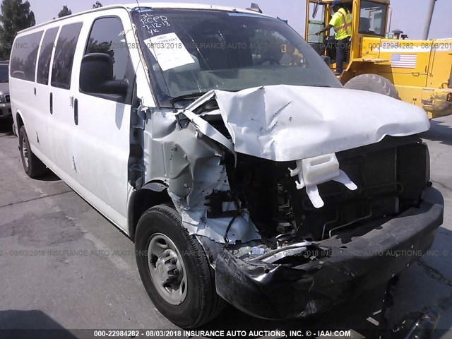 1GAZGNFG0G1195339 - 2016 CHEVROLET EXPRESS G3500 LS WHITE photo 1