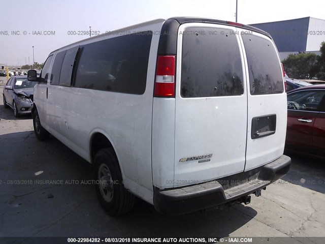 1GAZGNFG0G1195339 - 2016 CHEVROLET EXPRESS G3500 LS WHITE photo 3