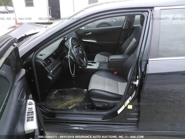 4T1BF1FK9CU058946 - 2012 TOYOTA CAMRY SE/LE/XLE 蓝色 照片 5