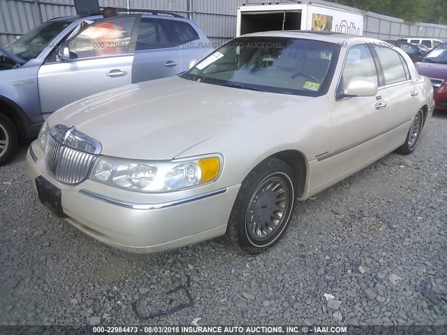 1LNHM83W82Y672037 - 2002 LINCOLN TOWN CAR CARTIER TAN photo 2