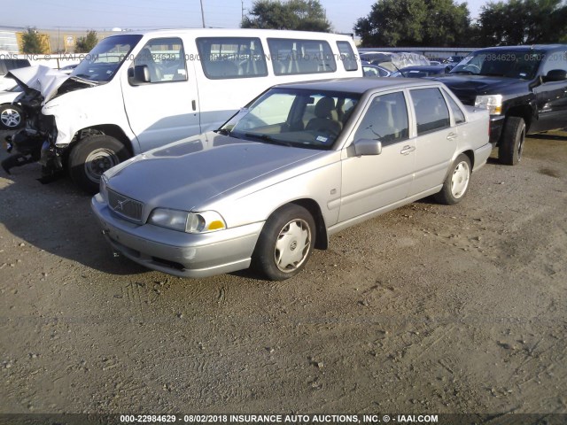 YV1LS55A0X2602962 - 1999 VOLVO S70 GRAY photo 2