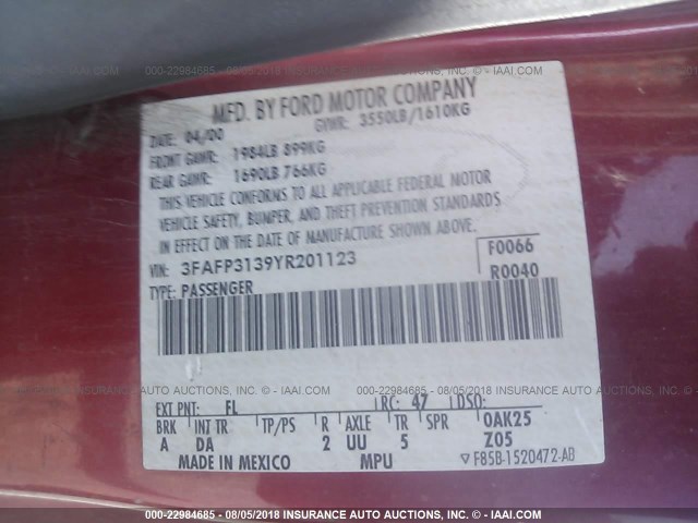 3FAFP3139YR201123 - 2000 FORD FOCUS ZX3 RED photo 9