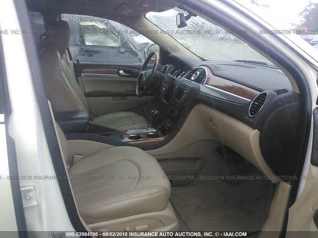 5GAKRCED6BJ401806 - 2011 BUICK ENCLAVE CXL 奶油色 照片 5