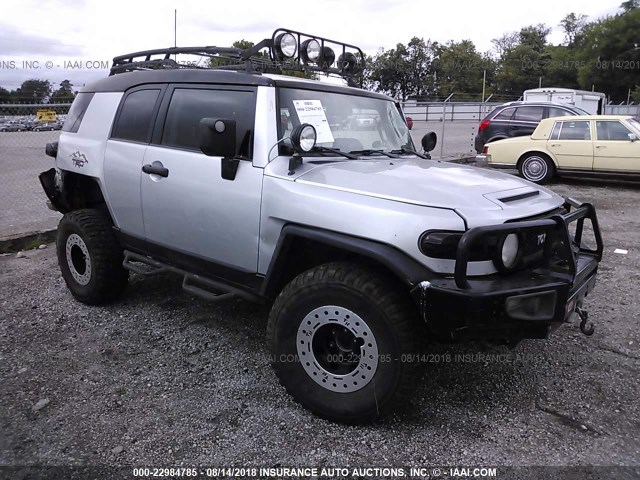 JTEBU11F570052722 - 2007 TOYOTA FJ CRUISER SILVER photo 1