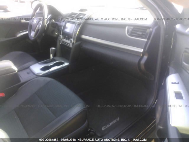 4T1BF1FK2EU422370 - 2014 TOYOTA CAMRY L/SE/LE/XLE 黑色 照片 5