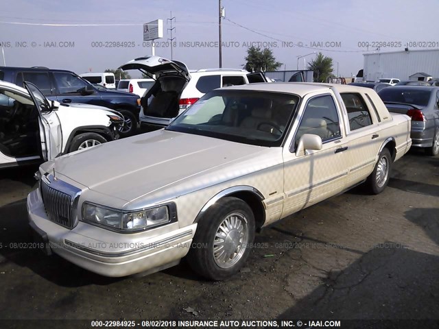 1LNLM83W4VY662488 - 1997 LINCOLN TOWN CAR CARTIER CREAM photo 2