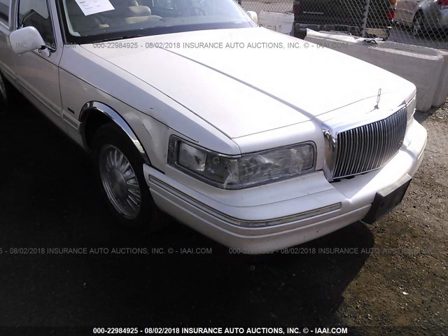 1LNLM83W4VY662488 - 1997 LINCOLN TOWN CAR CARTIER CREAM photo 6