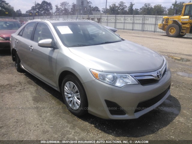 4T4BF1FK0ER428156 - 2014 TOYOTA CAMRY L/SE/LE/XLE ოქროსფერი ფოტო 1