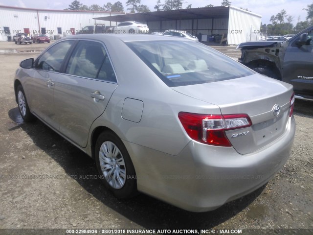 4T4BF1FK0ER428156 - 2014 TOYOTA CAMRY L/SE/LE/XLE ოქროსფერი ფოტო 3