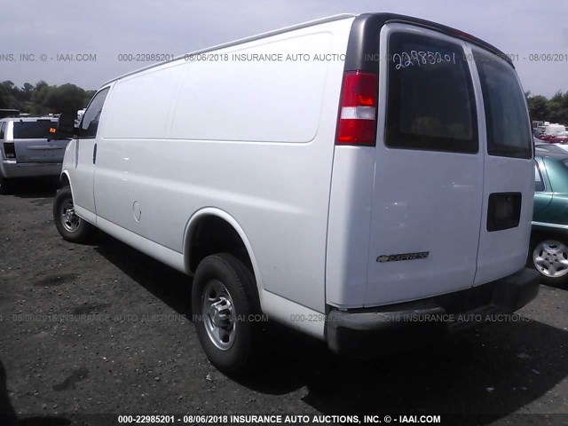 1GCWGBFPXJ1256714 - 2018 CHEVROLET EXPRESS G2500  WHITE photo 3