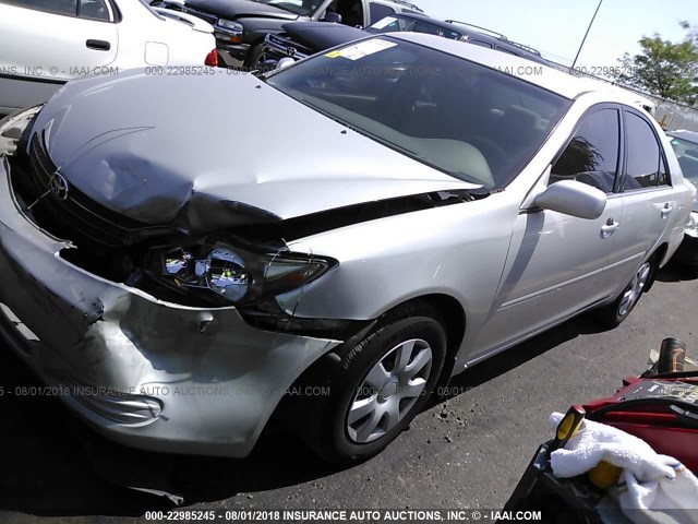 4T1BE32KX4U914549 - 2004 TOYOTA CAMRY LE/XLE/SE SILVER photo 2