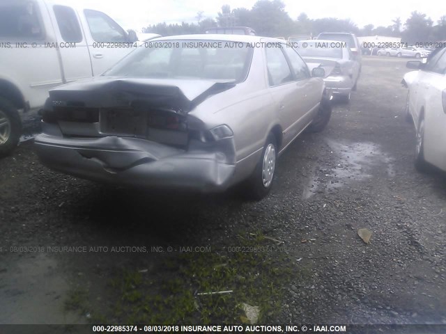 4T1BG22K0WU386415 - 1998 TOYOTA CAMRY CE/LE/XLE 金色 照片 4