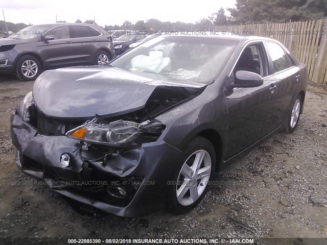 4T1BF1FK0DU227530 - 2013 TOYOTA CAMRY L/SE/LE/XLE 灰色 照片 2