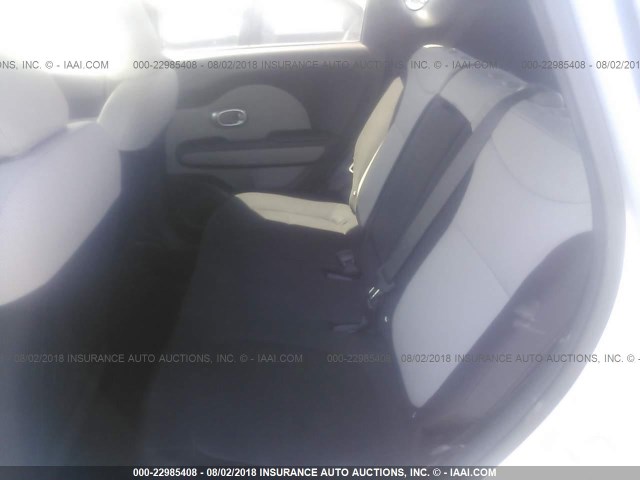 KNDJN2A22E7726202 - 2014 KIA SOUL SILVER photo 8