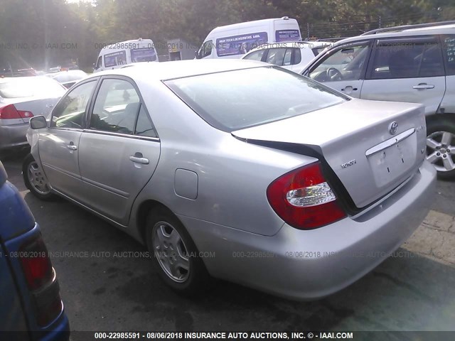 4T1BF32K42U530230 - 2002 TOYOTA CAMRY LE/XLE/SE Gümüş foto 3