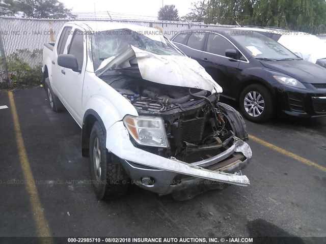 1N6AD07W45C462888 - 2005 NISSAN FRONTIER CREW CAB LE/SE/OFF ROAD WHITE photo 1