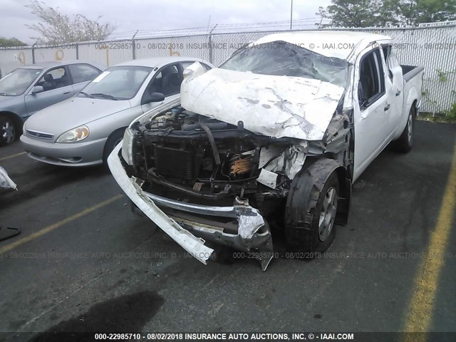 1N6AD07W45C462888 - 2005 NISSAN FRONTIER CREW CAB LE/SE/OFF ROAD WHITE photo 2