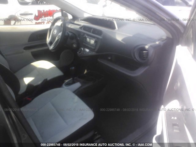 JTDKDTB39E1084827 - 2014 TOYOTA PRIUS C GRAY photo 5