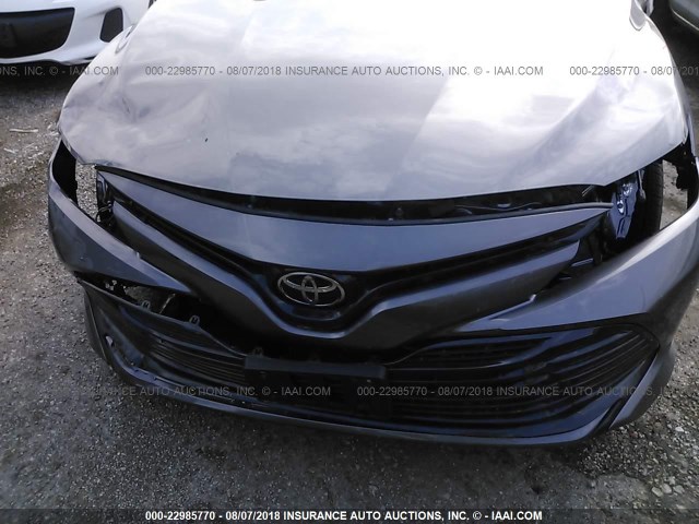 4T1B11HK8JU014669 - 2018 TOYOTA CAMRY L/LE/XLE/SE/XSE GRAY photo 6