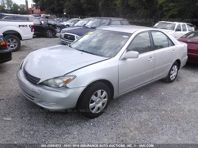 4T1BE32K63U681607 - 2003 TOYOTA CAMRY LE/XLE/SE SILVER photo 2