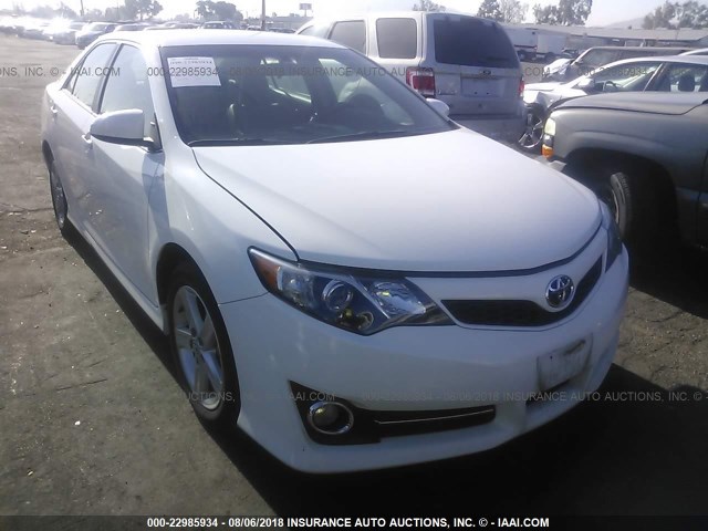 4T1BF1FK3EU349784 - 2014 TOYOTA CAMRY L/SE/LE/XLE თეთრი ფოტო 1