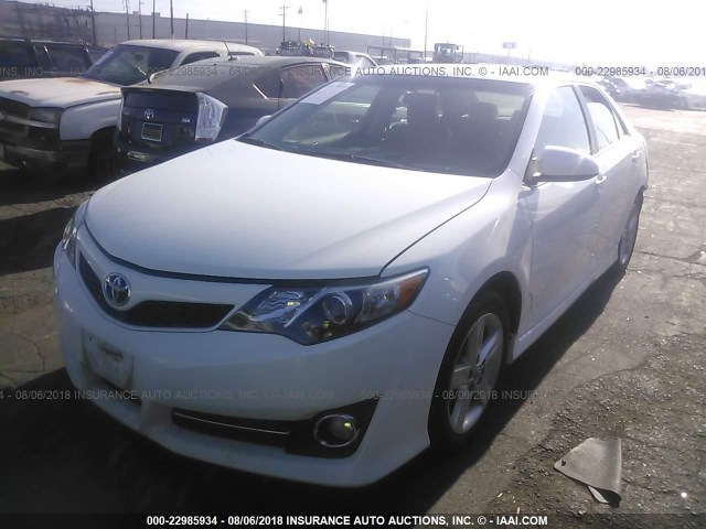 4T1BF1FK3EU349784 - 2014 TOYOTA CAMRY L/SE/LE/XLE თეთრი ფოტო 2
