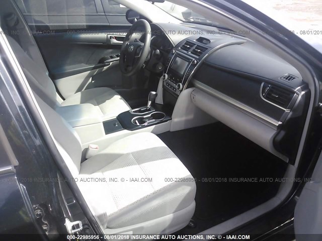 4T1BF1FKXCU026832 - 2012 TOYOTA CAMRY SE/LE/XLE შავი ფოტო 5