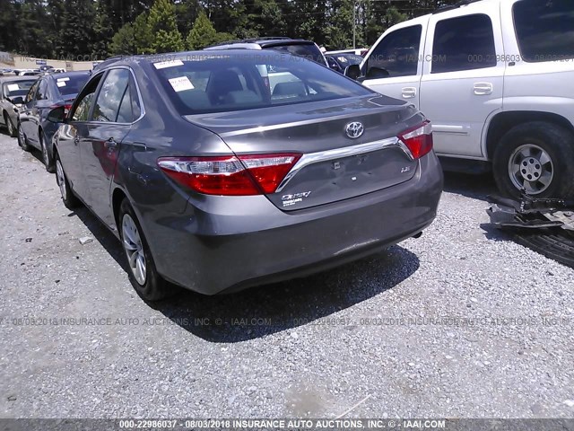 4T4BF1FK0GR552026 - 2016 TOYOTA CAMRY LE/XLE/SE/XSE 灰色 照片 3