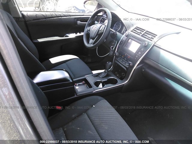 4T4BF1FK0GR552026 - 2016 TOYOTA CAMRY LE/XLE/SE/XSE 灰色 照片 5