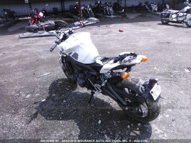 JYARN53E9HA000528 - 2017 YAMAHA FZ09 WHITE photo 3