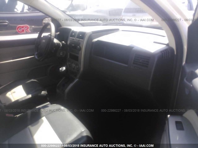 1J8FT57WX7D222744 - 2007 JEEP COMPASS LIMITED WHITE photo 5