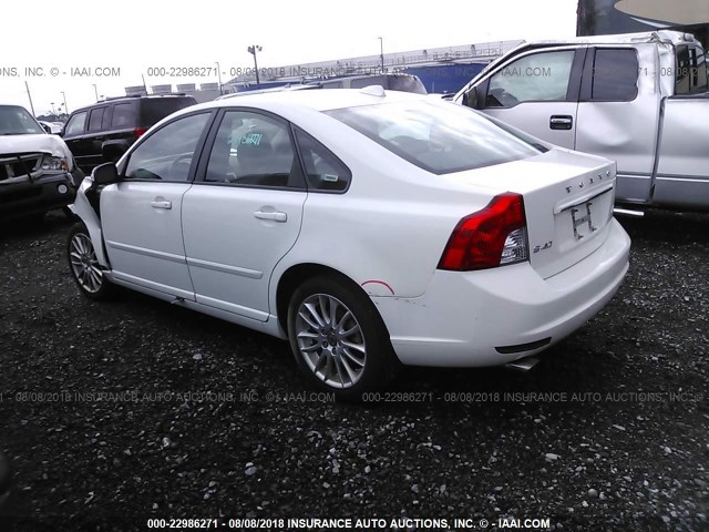 YV1672MS1B2547485 - 2011 VOLVO S40 T5 WHITE photo 3